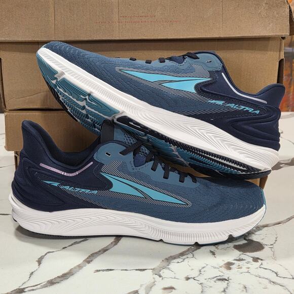 Athletic_Shoes